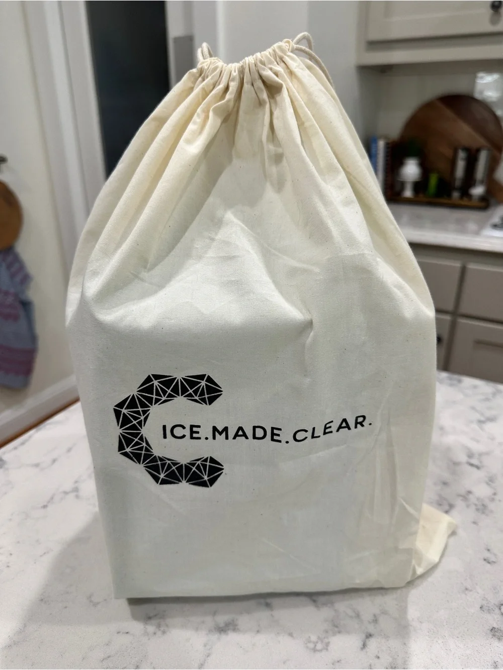 ICE.MADE.CLEAR Blue Silicone Ice Mold Tray with Cream Lid